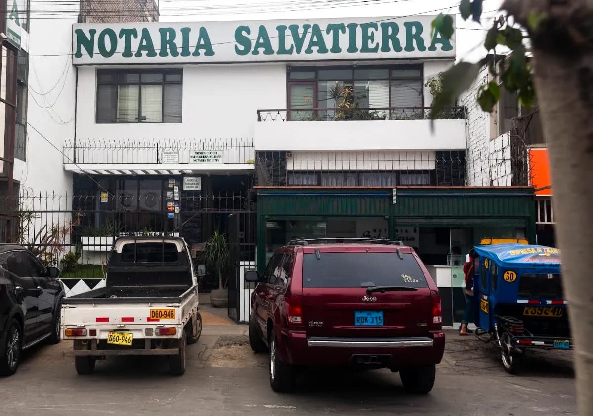Notaría Dra. Monica Salvatierra Saldaña