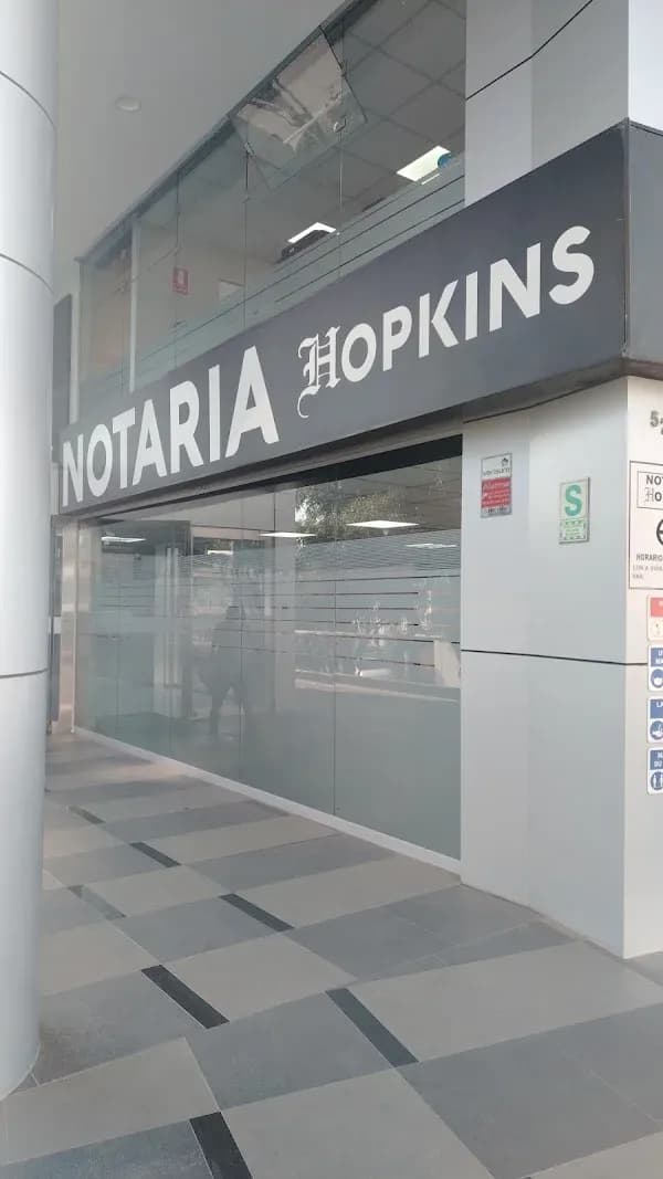 Reseña de Estefania Korfiatis para Notaría Hopkins