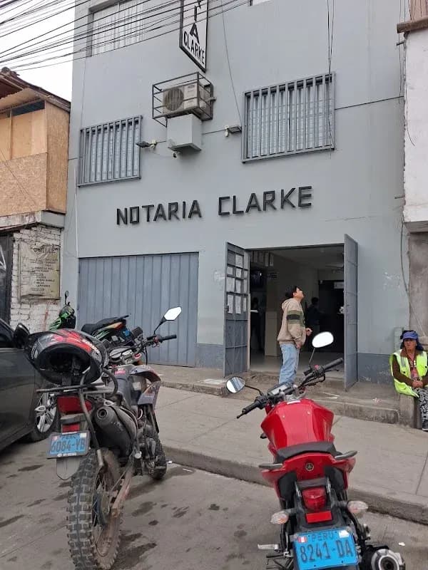 Reseña de Ever Flores para Notaría Clarke De La Puente