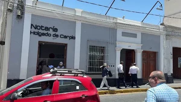 Reseña de Jesus Angulo para Notaría Holgado De Carpio